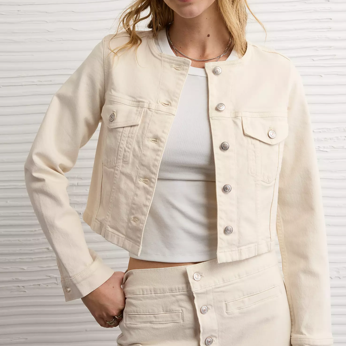 Collarless Cinched Waist Stretch Cropped Denim Jacket